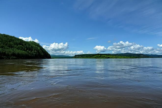 黑龙江，暖阳映照下的家乡与温馨家园故事